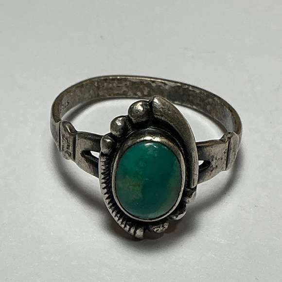 Native American Sterling Silver Ring with a Turquoise Stone. Size 6 - Picture 4 of 8